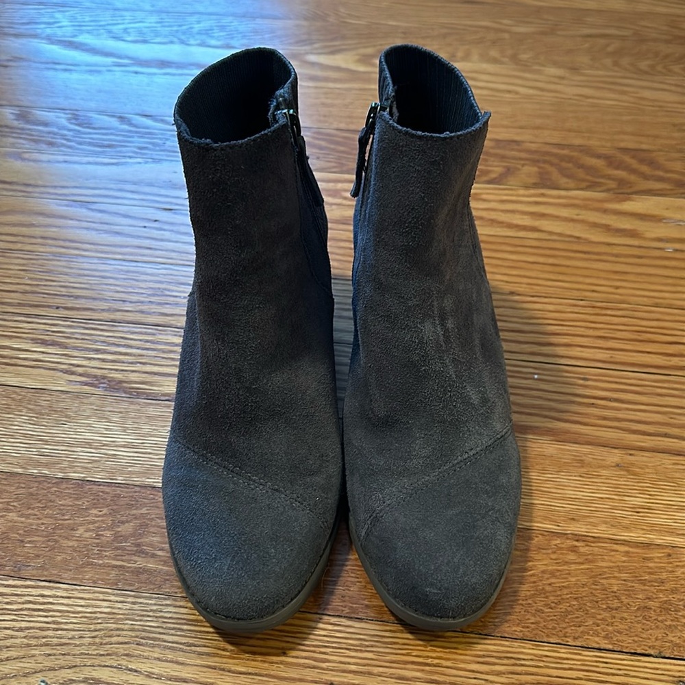 Women’s suede wedges